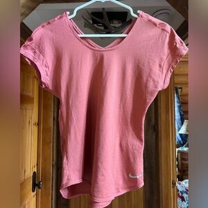 Nike Lightweight Short Sleeve Women’s top sz SM Dusty Rose